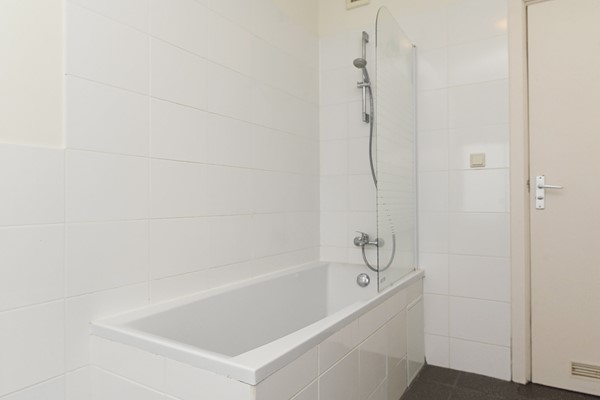 Medium property photo - Vier Heemskinderenstraat 186, 2531 CH Den Haag